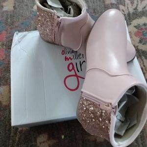 Olivia Miller pretty in pink